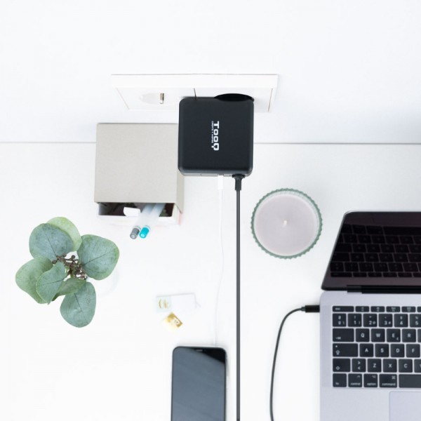 Tooq cargador portátil conector usb-c 65w